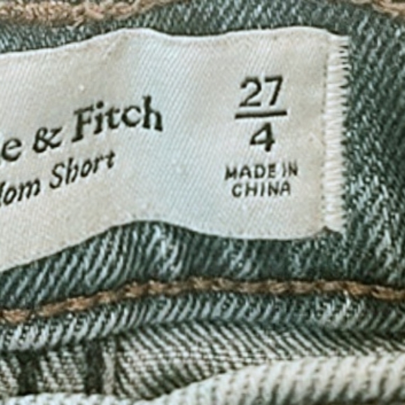 Abercrombie & Fitch The Mom Short High Rise Cutoff Two Tone - Picture 3 of 3